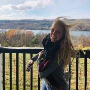 Meet your Posher, Olivia